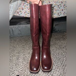 Chic Burgundy Heeled Boots